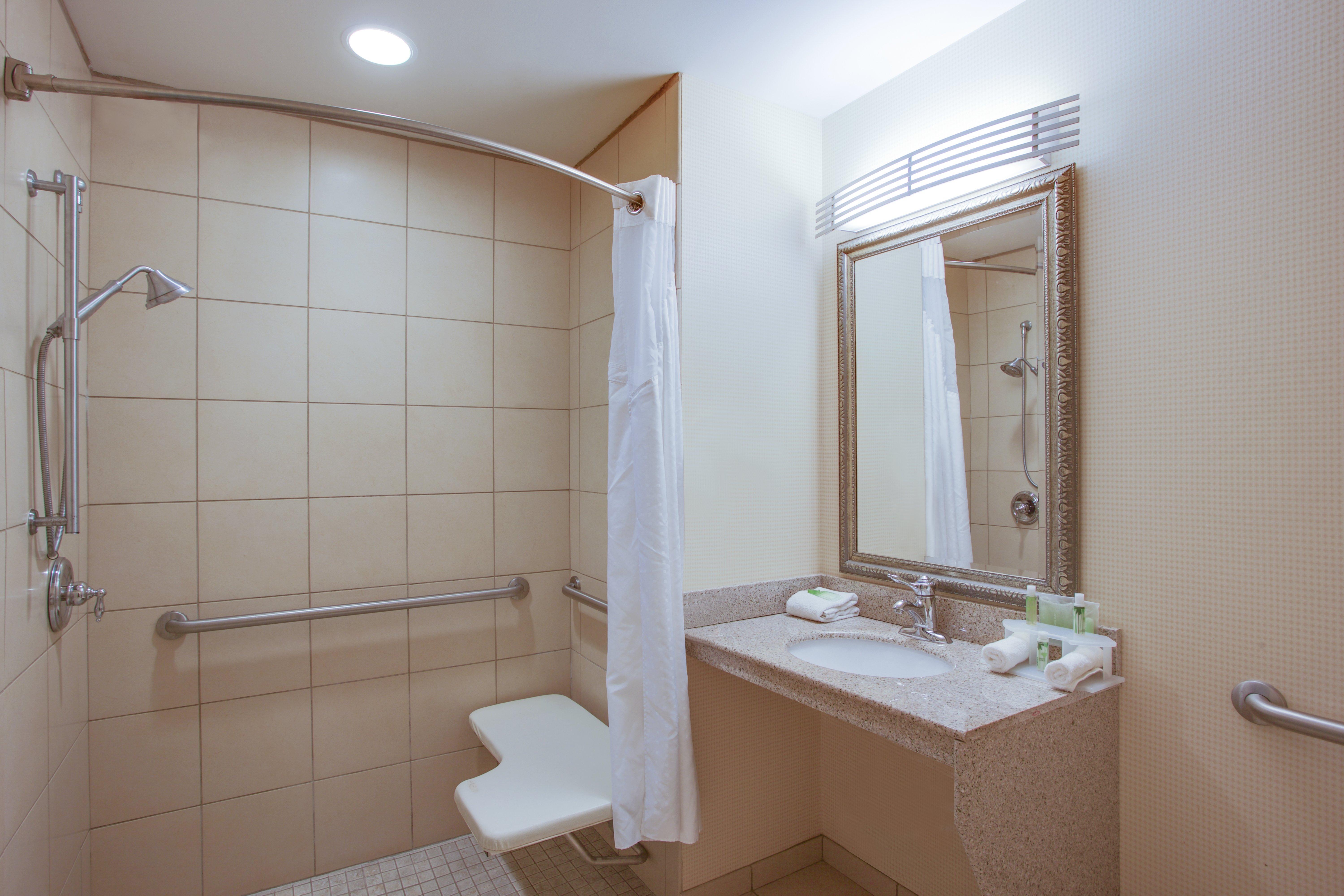 Holiday Inn Express Hotel & Suites Greensboro-East, An Ihg Hotel Экстерьер фото