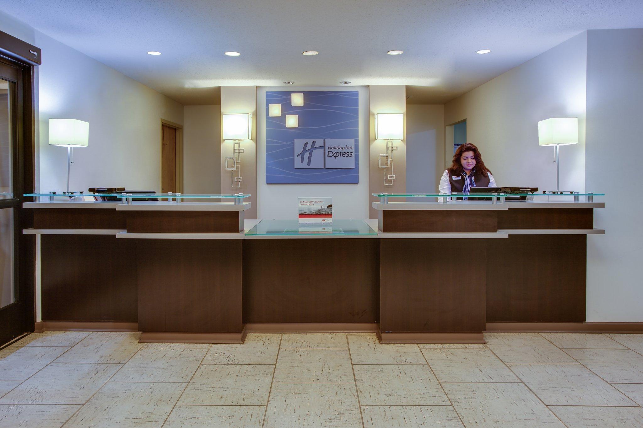 Holiday Inn Express Hotel & Suites Greensboro-East, An Ihg Hotel Экстерьер фото