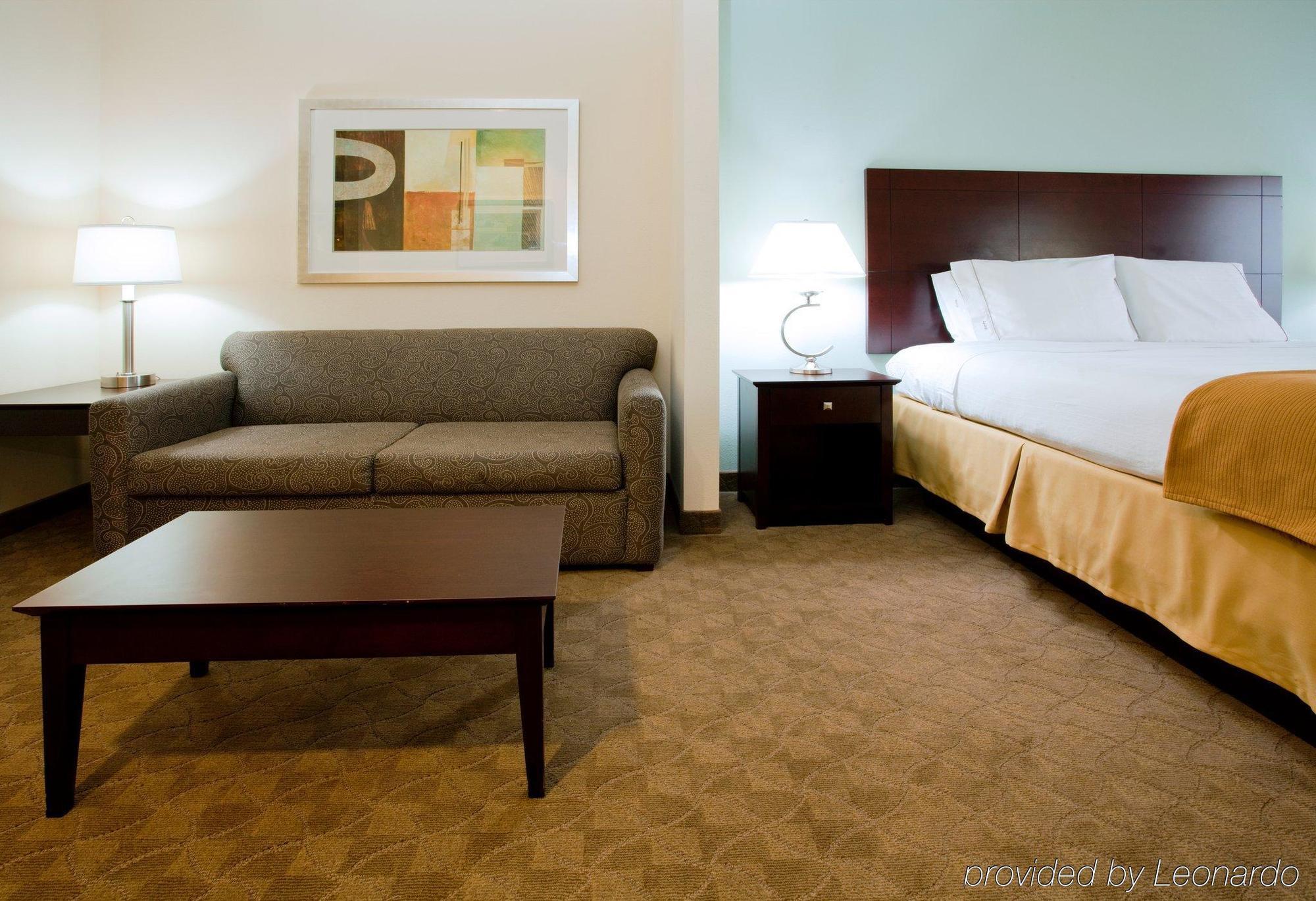 Holiday Inn Express Hotel & Suites Greensboro-East, An Ihg Hotel Номер фото