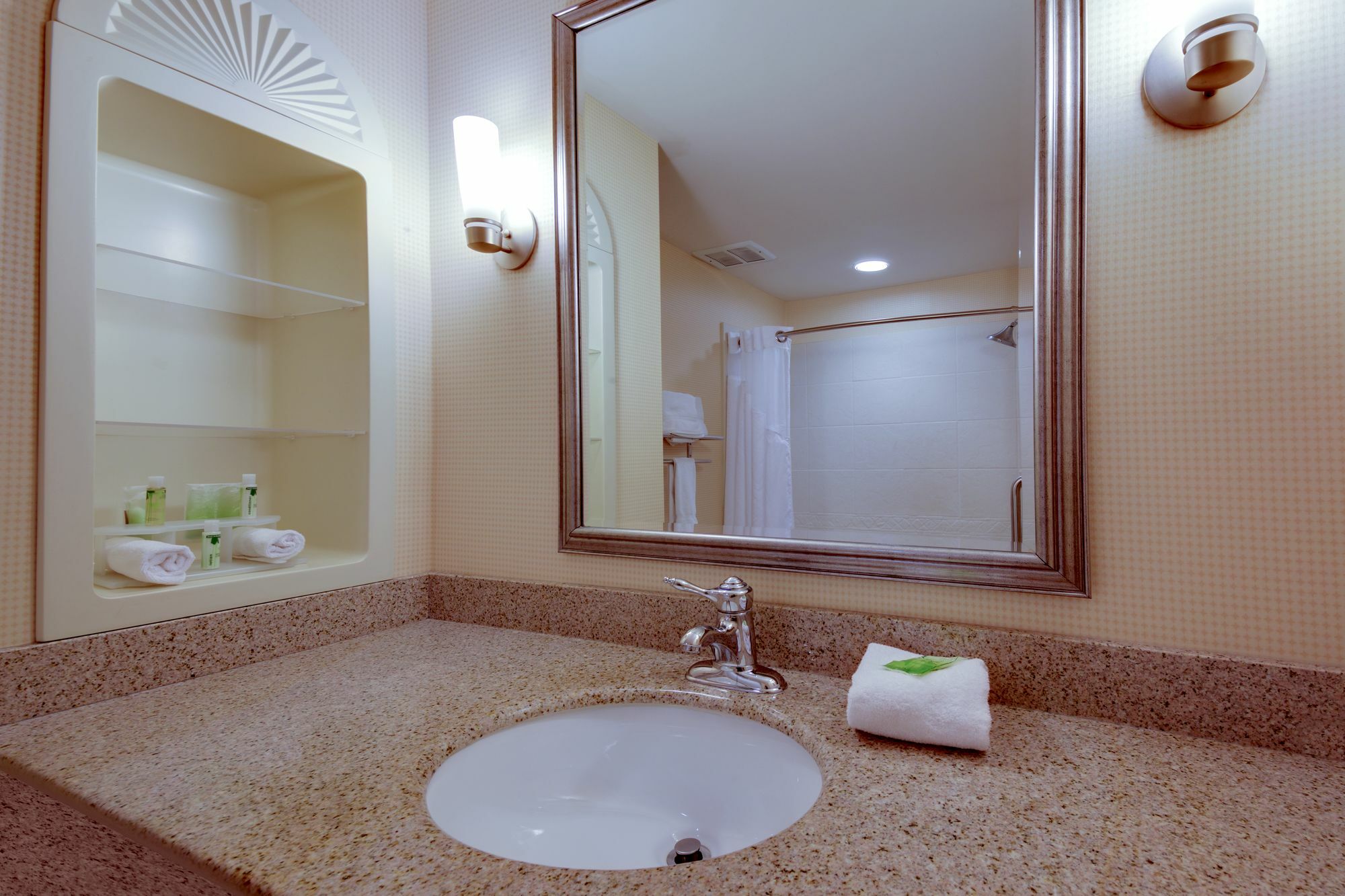 Holiday Inn Express Hotel & Suites Greensboro-East, An Ihg Hotel Экстерьер фото