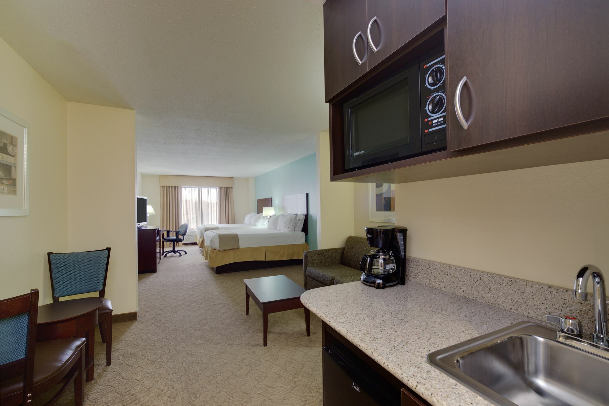 Holiday Inn Express Hotel & Suites Greensboro-East, An Ihg Hotel Экстерьер фото